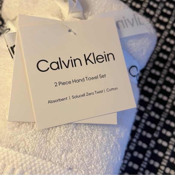 NWT Calvin Klein 2pc White Hand Towel Set - Solucell Zero Twist Cotton luxurious - Picture 3 of 7